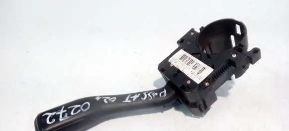 Volkswagen PASSAT B5.5 Indicator stalk 8L0953513G