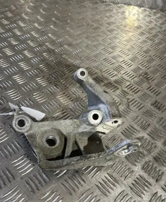 Volvo XC90 Engine mounting bracket 31480551