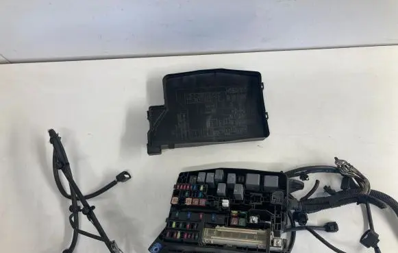 Toyota Avensis T270 Fuse box set 8211505A30 8266205300