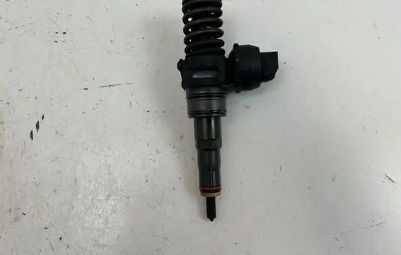 Skoda Octavia Mk2 (1Z) Fuel injector 038130073B