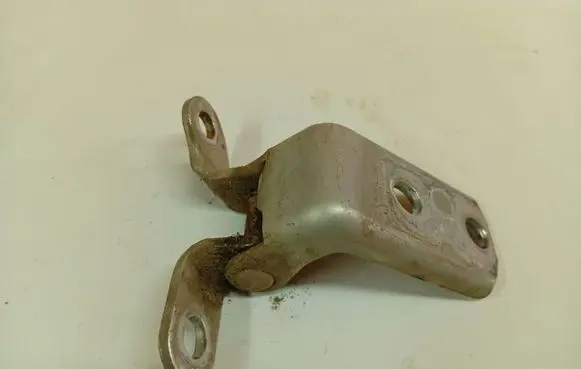 Toyota Corolla Verso AR10 Rear door lower hinge 