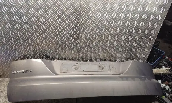 Tailgate trim