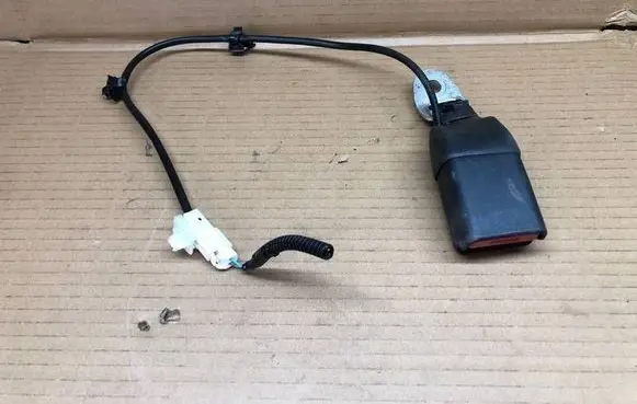 Suzuki Vitara (LY) Rear seatbelt buckle