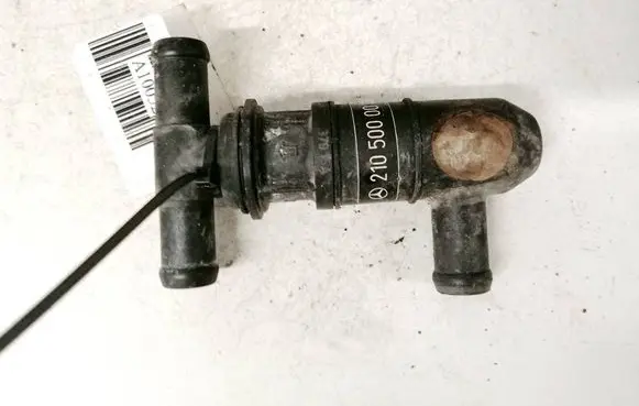 Mercedes-Benz E W210 Engine coolant pipe/hose 2105000040