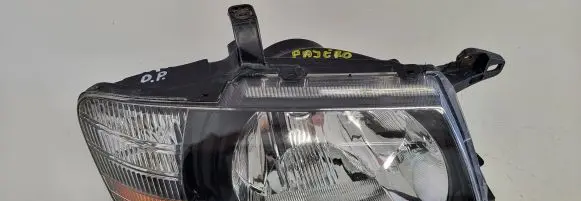 Mitsubishi Pajero Headlight/headlamp N09504