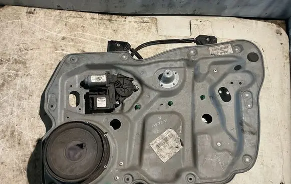 Volkswagen Touran I Front window lifting mechanism without motor 1T1837730AC 117104E 0060186