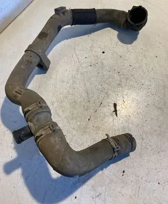 Volkswagen PASSAT B7 Engine coolant pipe/hose