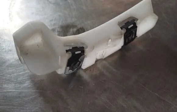 Peugeot 208 Front bumper mounting bracket 9673270380