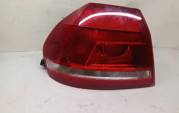 Volkswagen PASSAT B7 Rear/tail lights