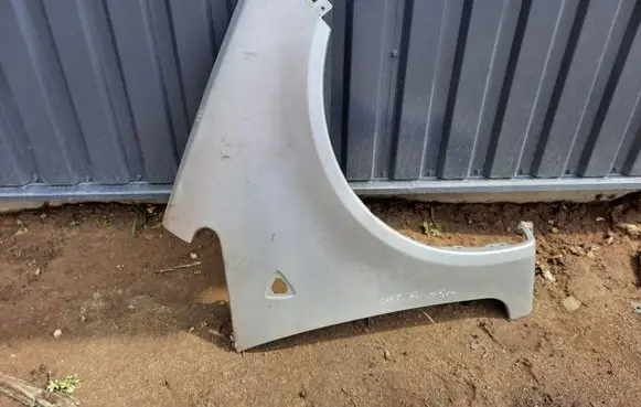 Mitsubishi Colt Fender