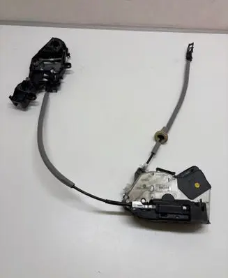 Volkswagen PASSAT B8 Rear door lock 5E0839015A
