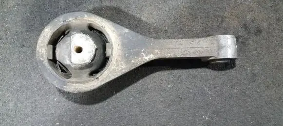 Ford Fiesta Engine mount bracket