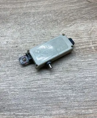BMW 5 E39 Aerial antenna amplifier 8361507 17485
