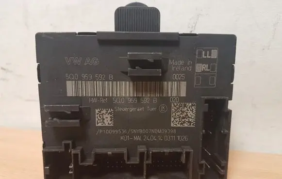 Audi A3 S3 8V Door control unit/module 5Q0959592B