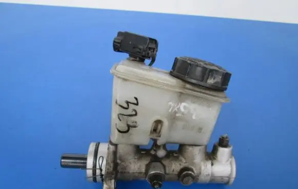 Mazda 323 Master brake cylinder