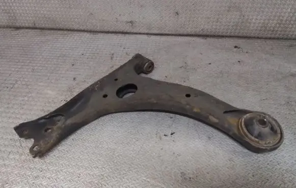 Toyota Prius (XW20) Front lower control arm/wishbone