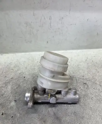 Mitsubishi L200 Master brake cylinder