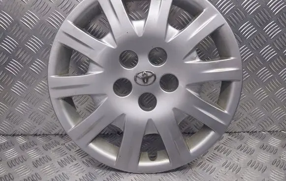 Toyota Avensis T270 R16 wheel hub/cap/trim 42602-0F050