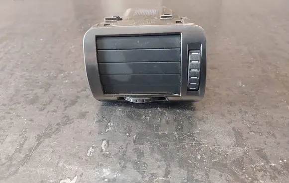 Skoda Superb B5 (3U) Dashboard side air vent grill/cover trim 3U0819701A