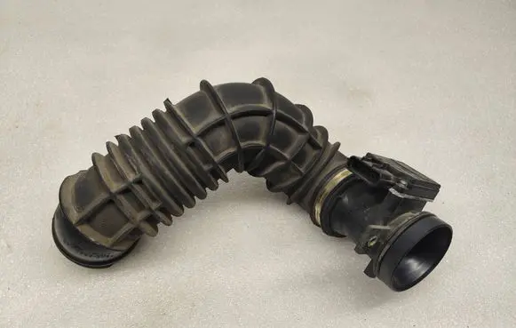 Ford Focus Air intake hose/pipe 98AB9R504AD