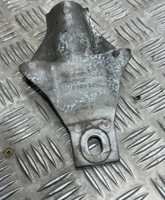 BMW 6 F12 F13 Gearbox mounting bracket 6788561 24168110 2232
