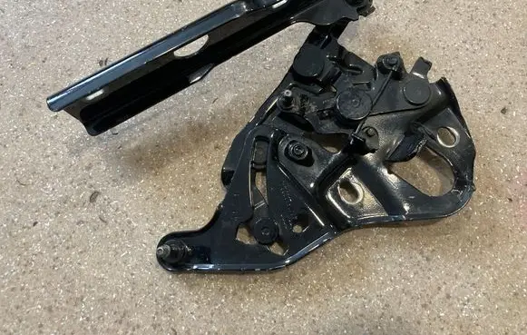Audi Q7 4M Engine bonnet/hood hinges 4M0823302A