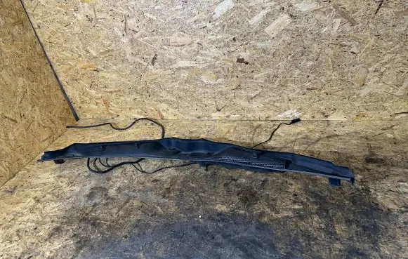 Mercedes-Benz E W212 Wiper trim A2128301013 A2128300013