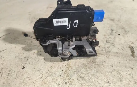 Skoda Roomster (5J) Front door lock 3b1837016