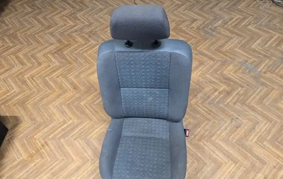 Mercedes-Benz Sprinter W906 Front driver seat 9294040