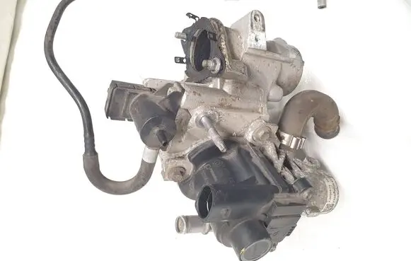 Nissan Juke I F15 EGR valve 8200836385 8200846454C