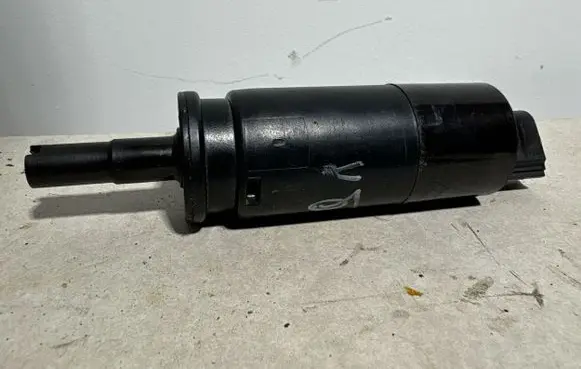BMW 3 E90 E91 Headlight washer pump 6973097