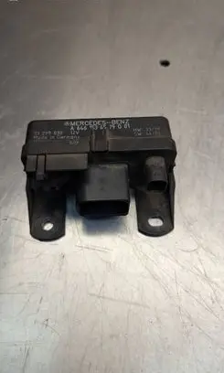 Mercedes-Benz E W211 Glow plug pre-heat relay A6461536579 51299030