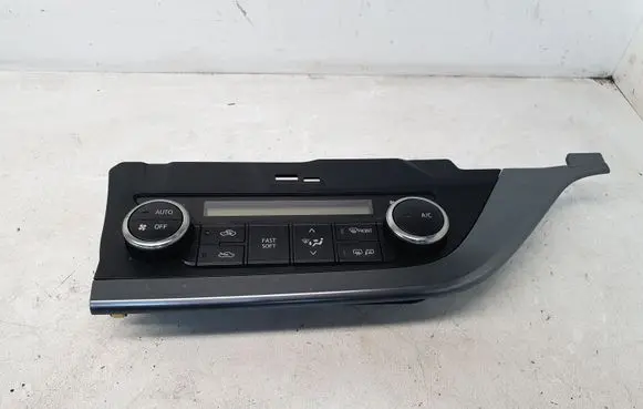Toyota Auris E180 Climate control unit 75F542