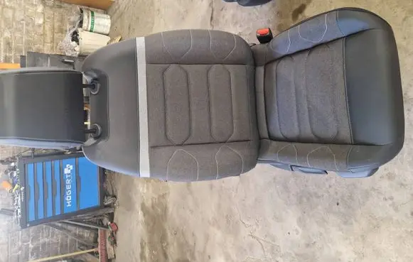 Citroen C4 III e-C4 Front passenger seat 