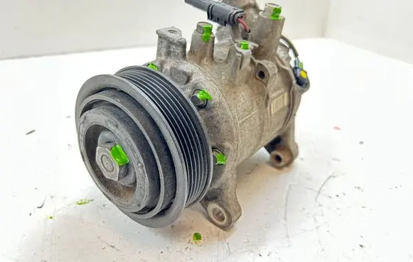 BMW 4 F32 F33 Air conditioning (A/C) compressor (pump) 933083102