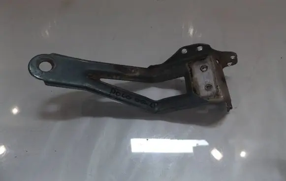 Volkswagen Polo IV 9N3 Fender mounting bracket 6Q0810679C