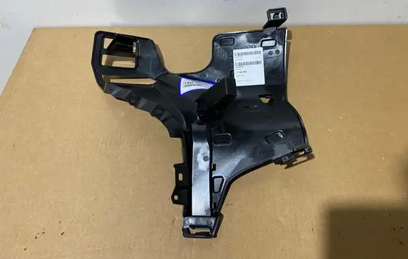 Volvo XC40 Front bumper mounting bracket 32136092