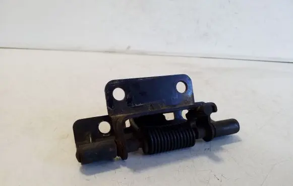 Mitsubishi L200 Tailgate hinge 