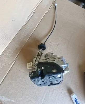 Audi A4 S4 B7 8E 8H Front door lock