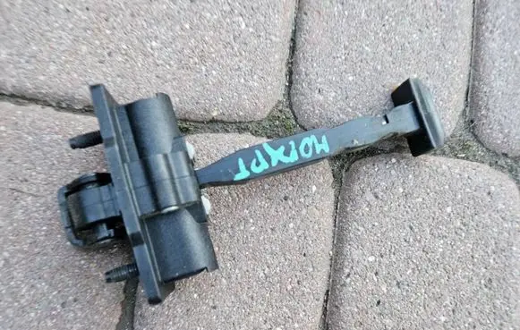Opel Mokka B Rear door check strap stopper 5O5P5L5E5X0037