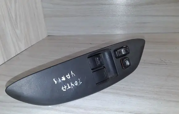 Toyota Yaris Electric window control switch 0115030
