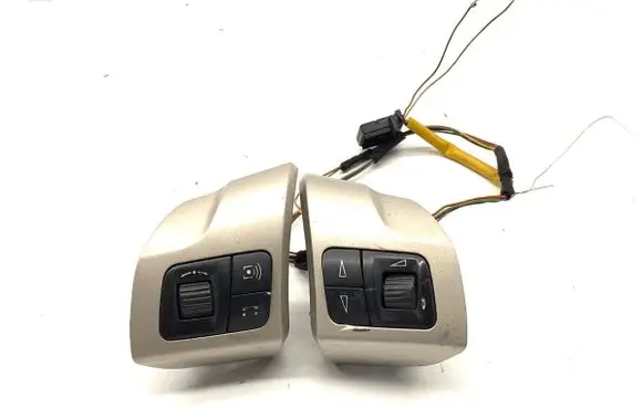 Opel Astra H Steering wheel buttons/switches 13234174