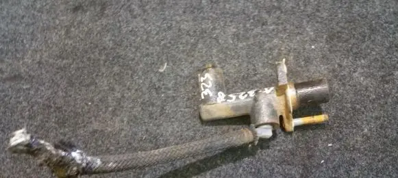 Mazda 323 Clutch master cylinder
