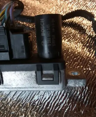 Volvo V50 Glow plug pre-heat relay 0281003145