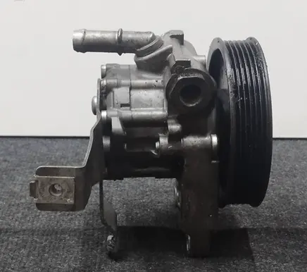 BMW 3 E90 E91 Power steering pump 6781484