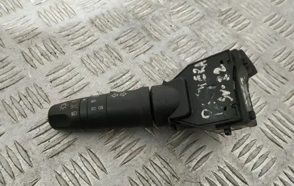Nissan Primera Indicator stalk 25540AV600