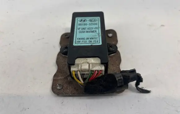 Hyundai i40 Seat heating relay 881963Z000