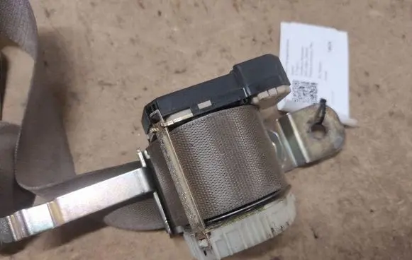 Jaguar S-Type Front seatbelt 2R83F611B09 33048268