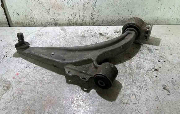 Chevrolet Cruze Front lower control arm/wishbone