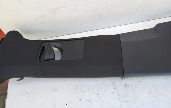 Porsche Cayenne (92A) (B) pillar trim (top) 7P0867239